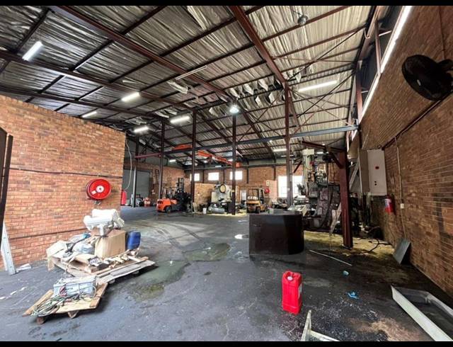 989M² WAREHOUSE FOR SALE IN BRAKPAN CENTRAL